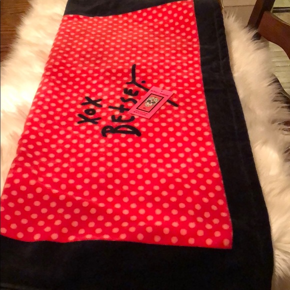 BETSEY JOHNSON SKULL FACE 100% COTTON BEACH TOWEL - Picture 2 of 4